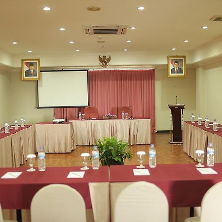 Weta International Hotel 수라바야 외부 사진