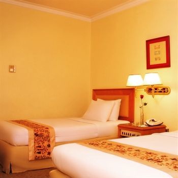 Weta International Hotel 수라바야 외부 사진