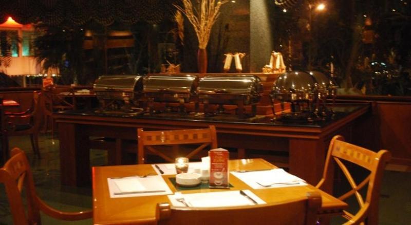 Weta International Hotel 수라바야 외부 사진
